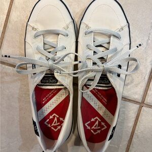 New Sperry Women’s White and Navy Sneakers